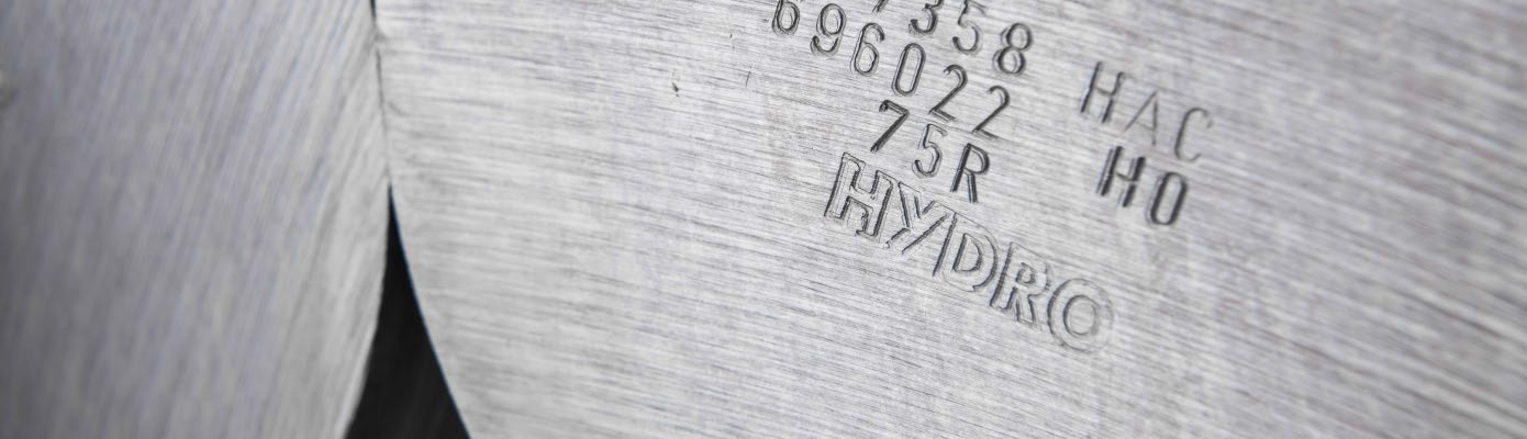 cylindre en aluminium recyclé avec gravure hydro